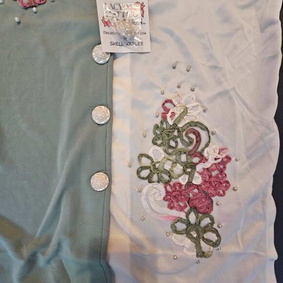 Lacy Afternoon Green Blouse - Picture 4 of 8